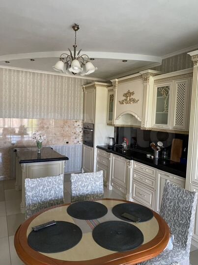 Дом 242 м² на участке 7,2 сот.