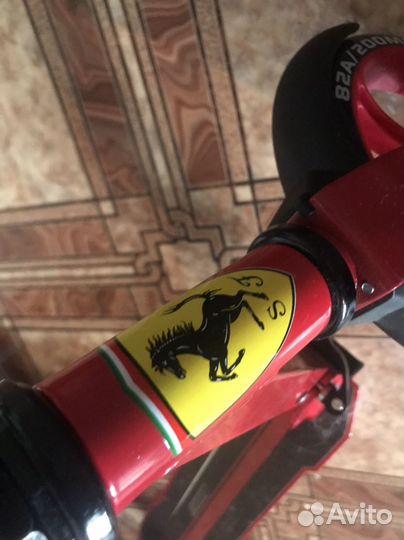 Самокат ferrari