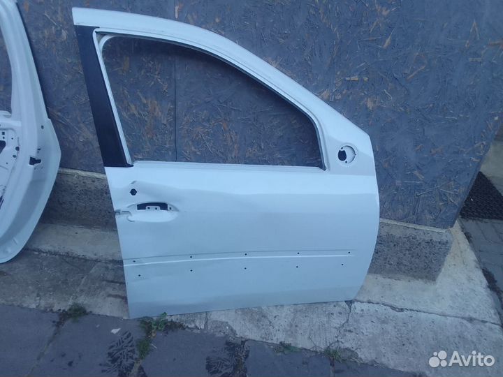 Битые двери 2 шт Лада Ларгус Кросс