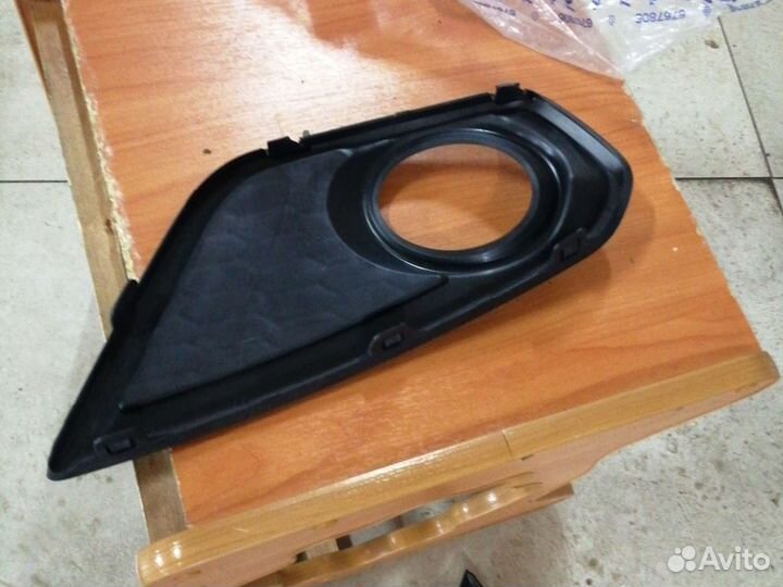 Накладка противотуманка на Volvo C 30 рестайлинг