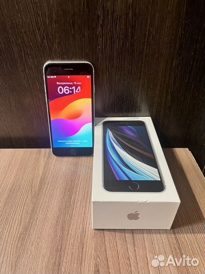 iPhone SE, 64 ГБ