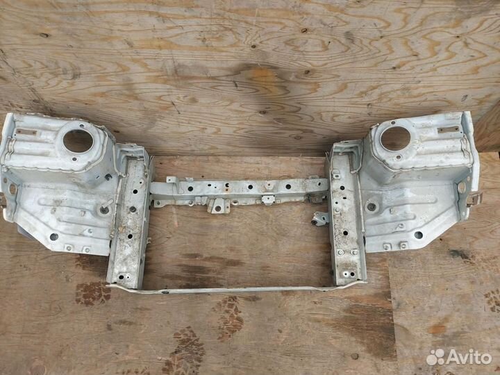 Кронштейн передней панели (телевизора) Mitsubishi