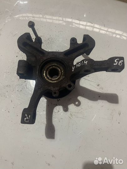 Кулак передний правый Додж неон 1995+