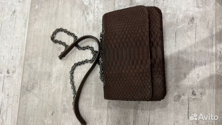 Сумка шанель коричневая из кожи питона