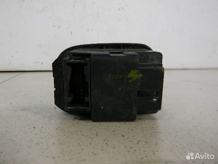 Блок управления стеклоподъемниками и зеркалами