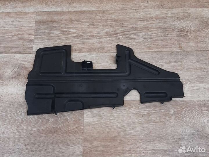 Дефлектор радиатора правый для Toyota Avensis 2