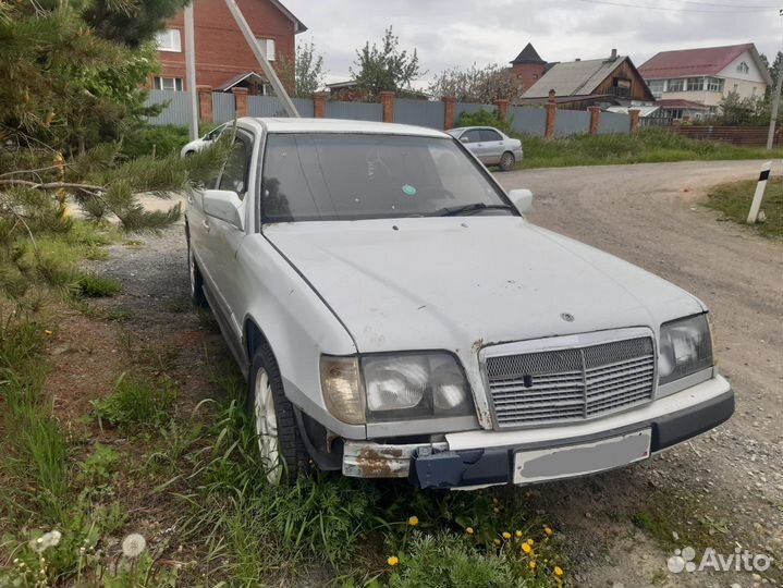 В разборе Mercedes W124