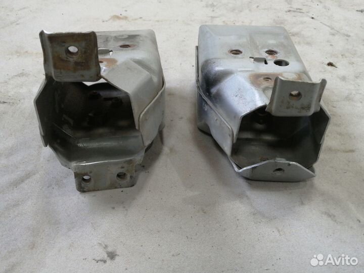 Кронштейн креплен.бампера перед.Nissan Primera P11