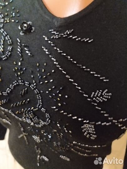 Кофта в вышивкой бисером