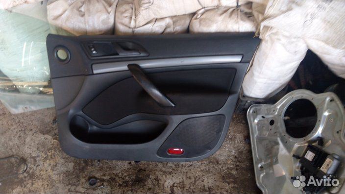 Обшивка двери передней правой Skoda Octavia (A5 1Z