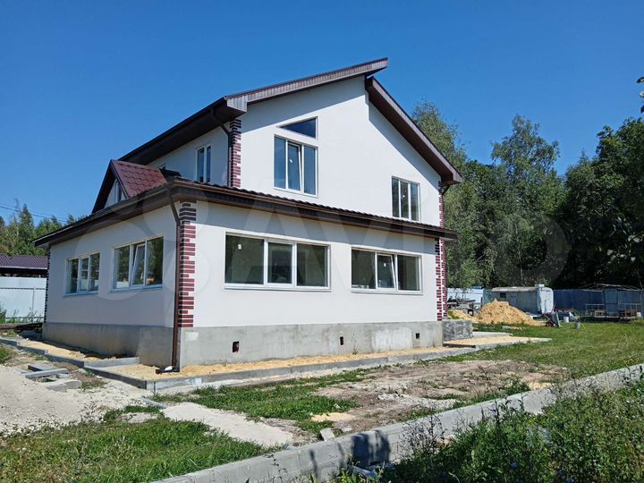 Коттедж 166 м² на участке 12 сот.