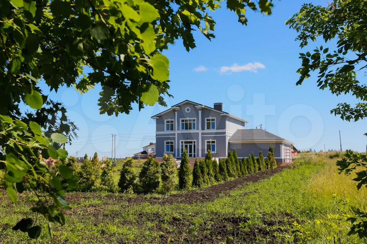 Коттедж 220 м² на участке 10 сот.