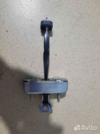 Ограничитель двери задний Toyota Camry V70 2018