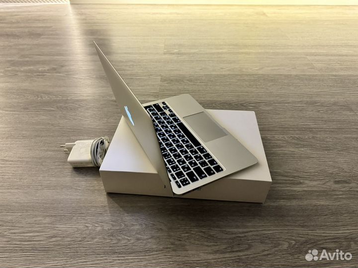 Apple MacBook Air 11 (core i5, 128 ssd)