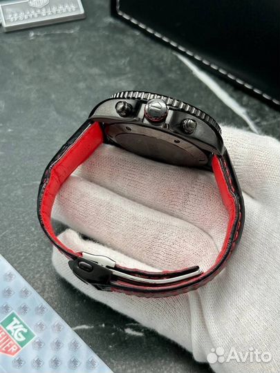 Часы черные Tag Heuer Calibre 17