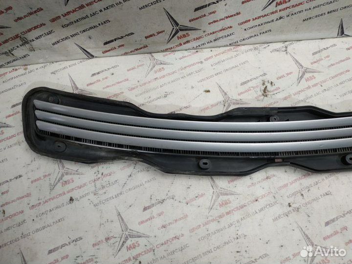 Решетка капота Mercedes E-Class W210
