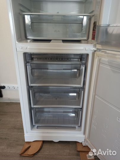 Холодильник Hotpoint ariston бу