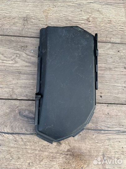 Крышка блока предохранителей Mercedes-Benz S220