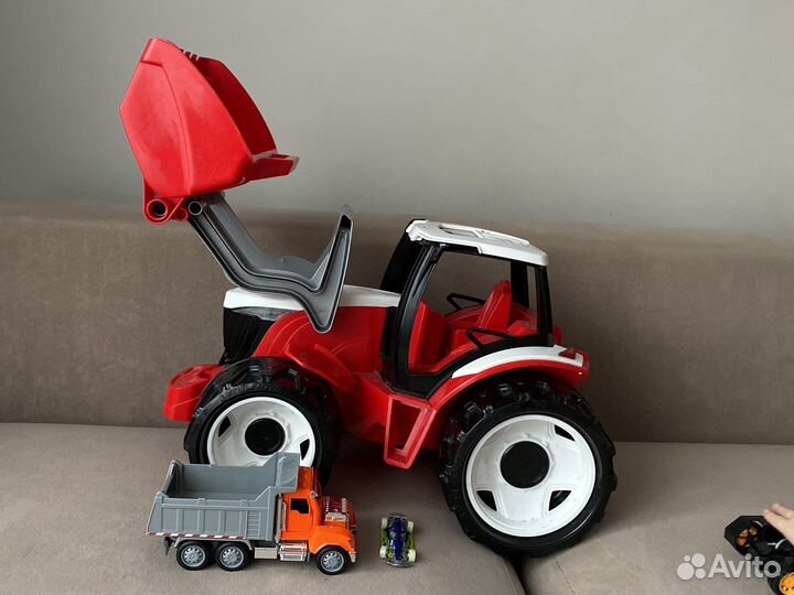 Детский трактор большой