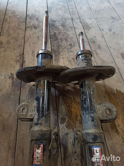 Передние стойки Тойота rav 4.в 40 кузове