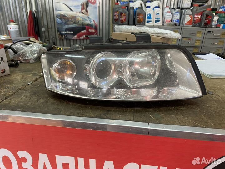 Фара правая Audi A4(8E) 01-05 галоген