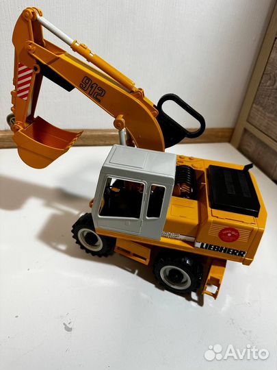 Экскаватор bruder