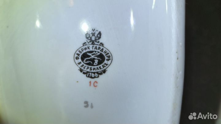 Фарфоровая чайница 