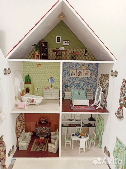 Кукольный домик с мебелью
