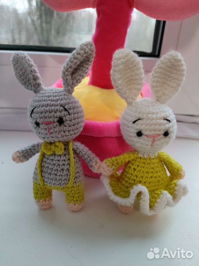 Вязаные игрушки Зайка