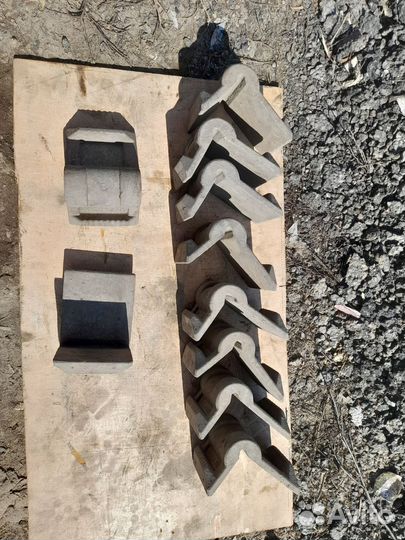 Уголок под ремень для крепления груза