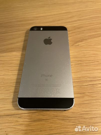 Телефон iPhone se 2016