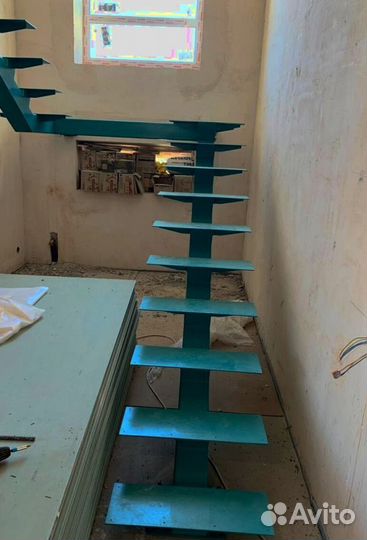 Прямая лестница на металлокаркасе