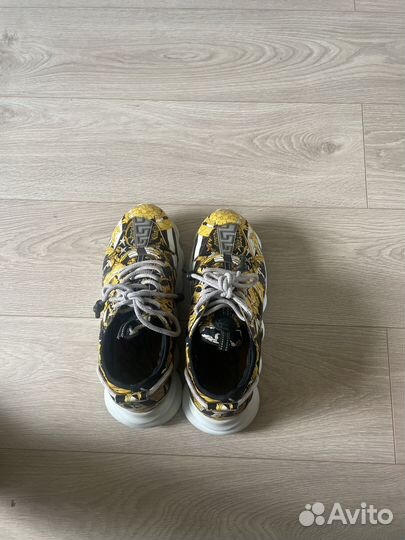 Versace chain reaction