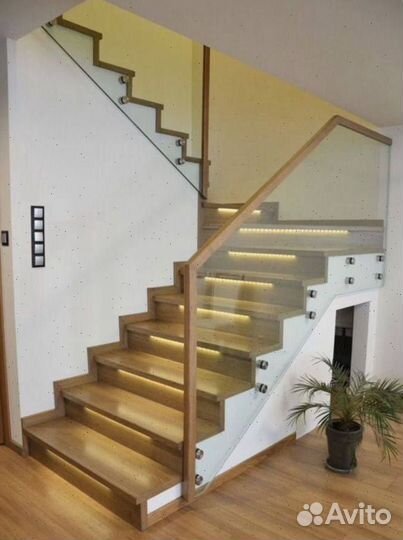 Стеклянные перила для лестниц с монтажом