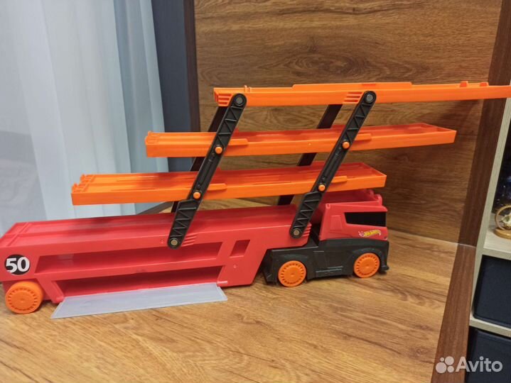 Hot wheels автовоз, машинки и станции