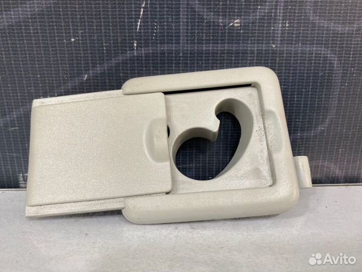 Держатель солнцезащитной шторки Volkswagen Passat