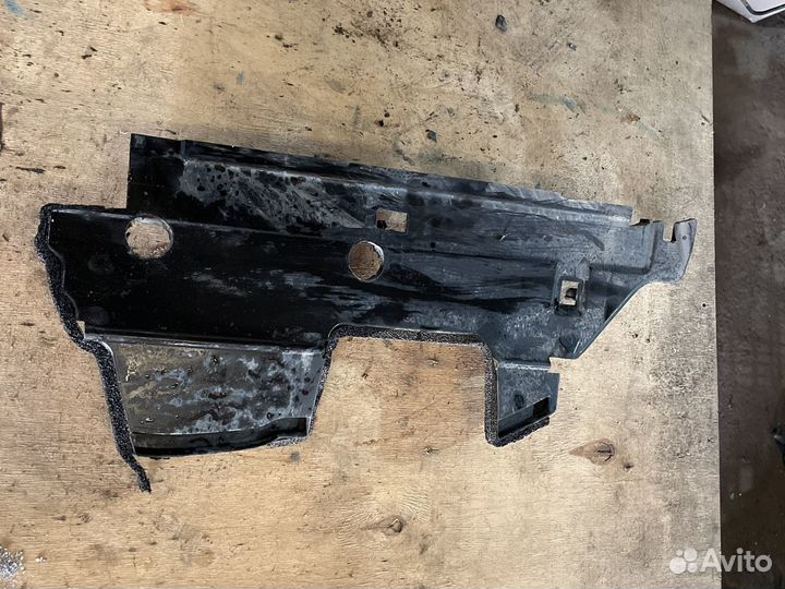 Дефлектор радиатора левый toyota camry V40 3,5