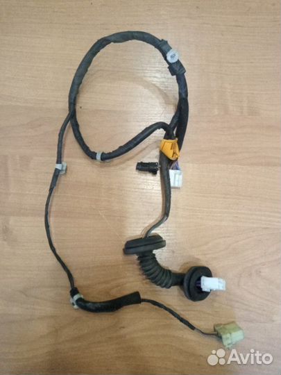 Проводка (коса) двери задняя левая Hyundai Sonata