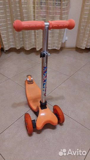 Детский самокат трехколесный