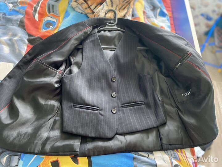 Костюм тройка