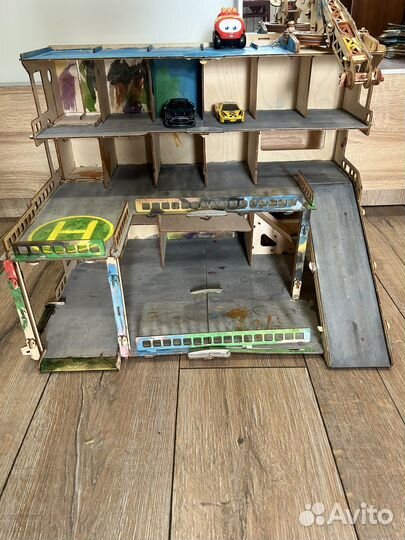 Парковка деревянная для машинок детская гараж