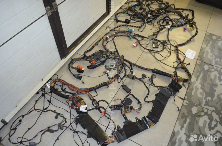 Проводка салона Land Rover Discovery 3 YQQ500070A