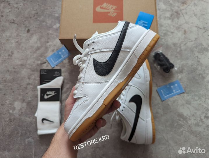 Кроссовик Nike SB Dunk Low Белые + подaрок