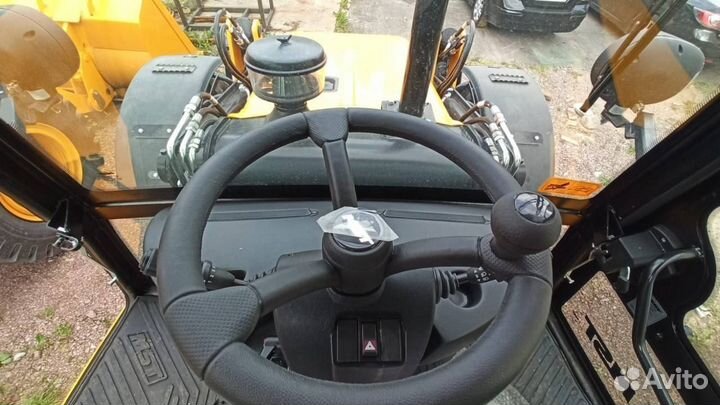 Экскаватор-погрузчик MST M544, 2023