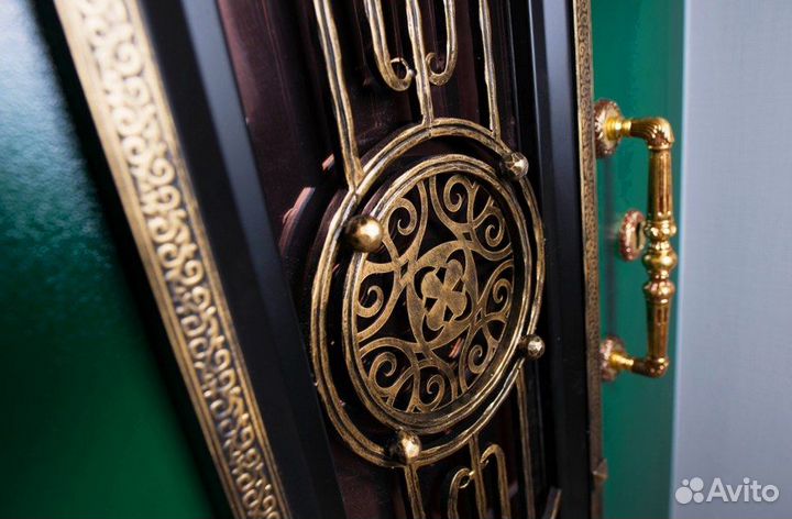 Дверь входная утепленная с ковкой