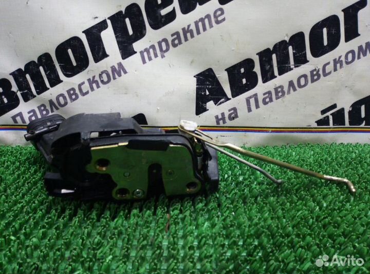 Замок двери передний левый Toyota Corolla Spacio