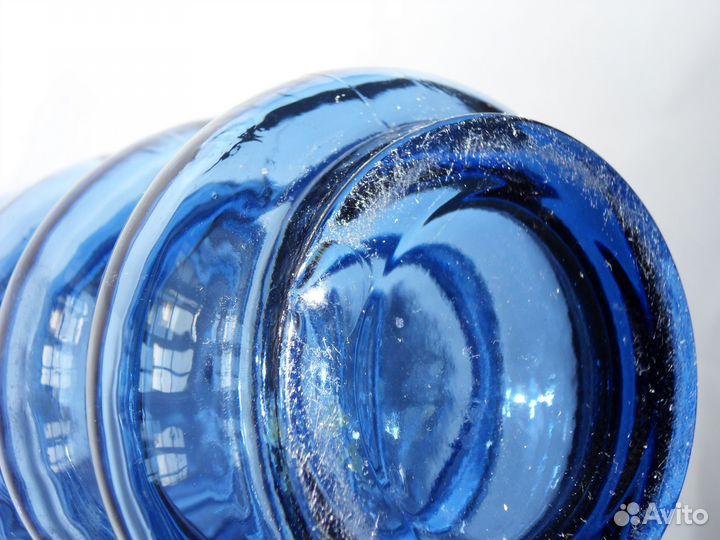 Ваза с рельефным туловом. Синее стекло СССР Винтаж