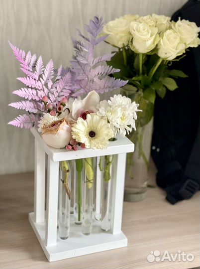 Ваза с пробирками для живых цветов и сухоцветов