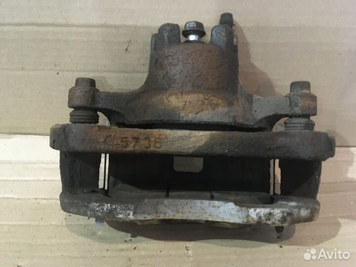 Суппорт передний правый Mitsubishi Lancer 10