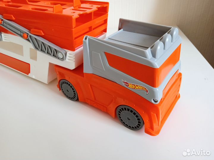 Hot wheels автовоз